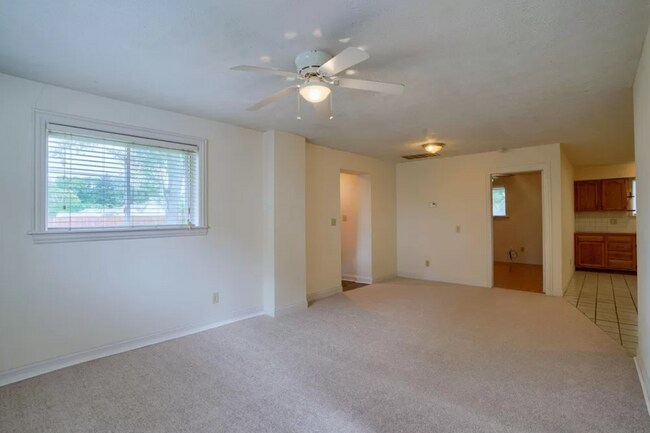 Livingroom - 370 Main St