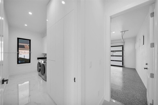Building Photo - 4016 Chiquita Blvd S