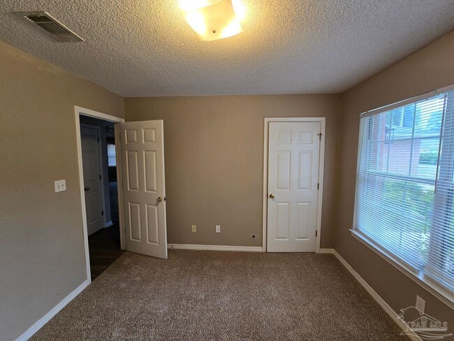 Building Photo - 3621 Pebble Ln