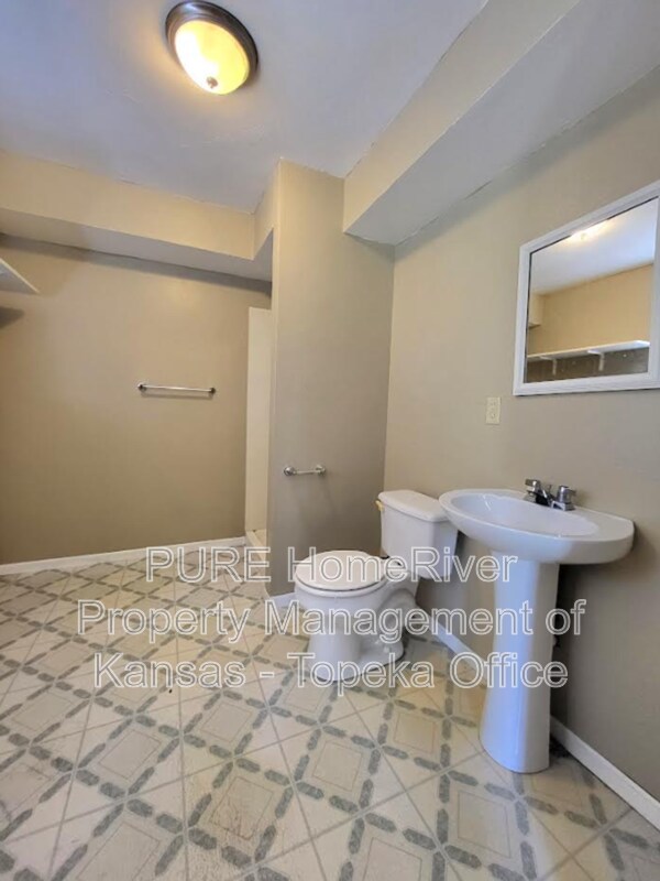 Building Photo - 7217 SW 27th St
