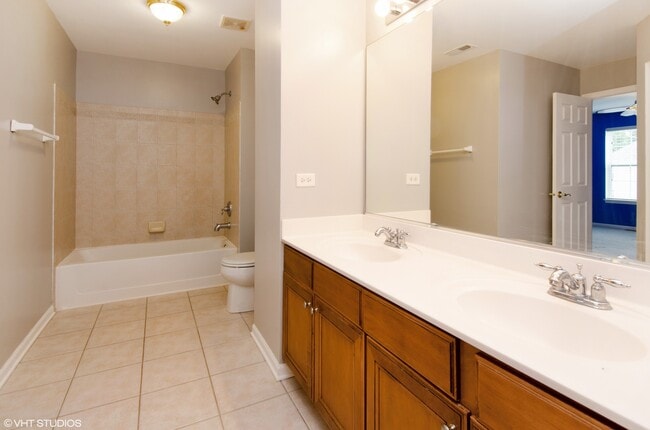 Building Photo - 285 Seaton Ct