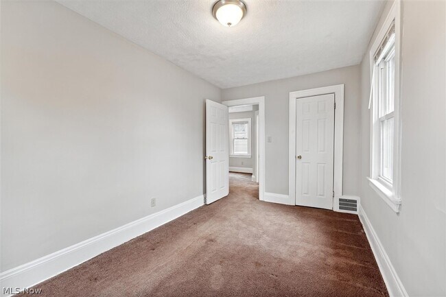 Building Photo - 4367 E 139th St