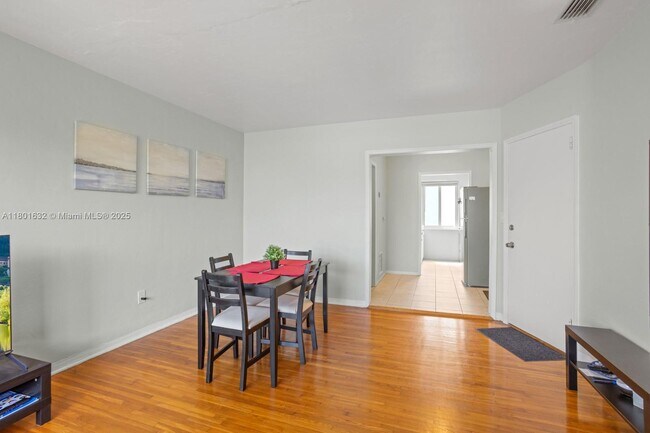 Building Photo - 8100 Crespi Blvd