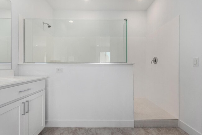 Building Photo - 14807 W Soft Wind Dr