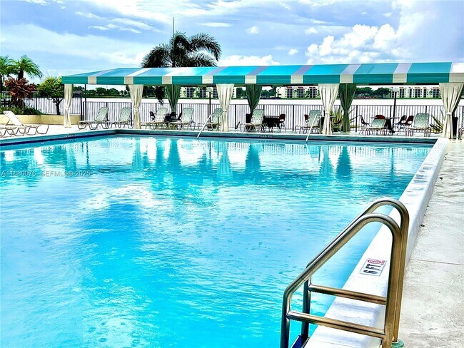 Building Photo - 109 Lake Emerald Dr