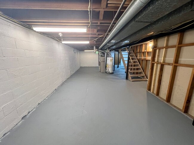 Building Photo - 427 Mosley Dr