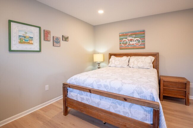 Building Photo - PERFECT OFF-SEASON BEACH GETAWAY