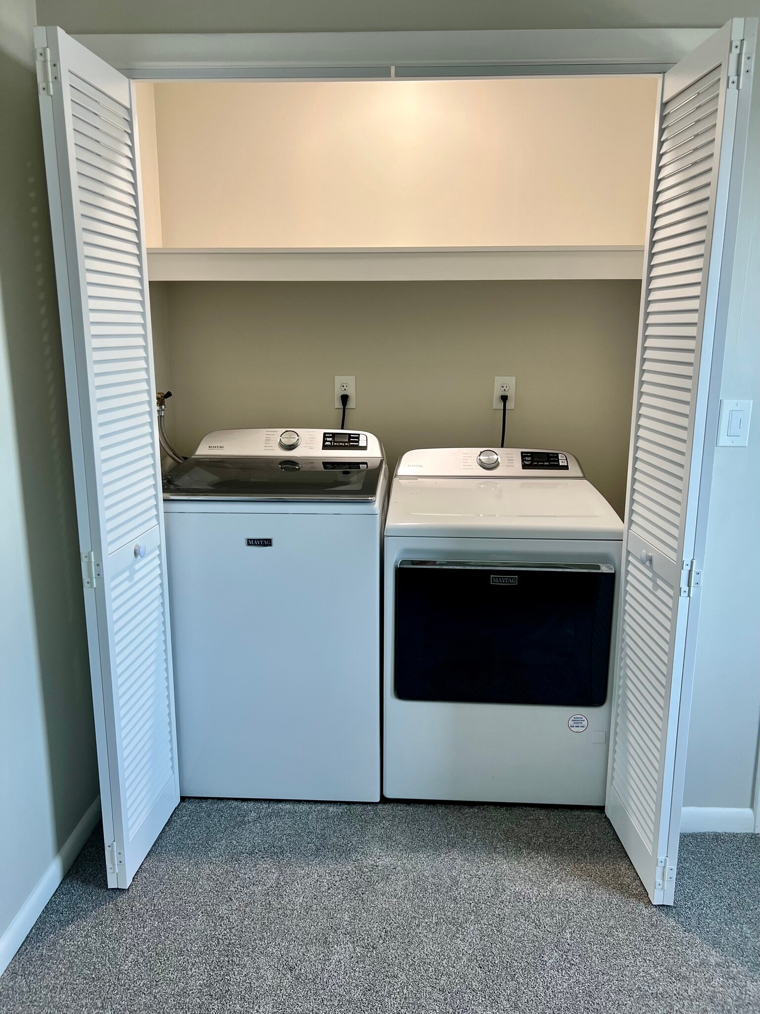 Washer & dryer - 215 Beach St