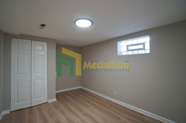 Building Photo - 9858 S Drexel Ave