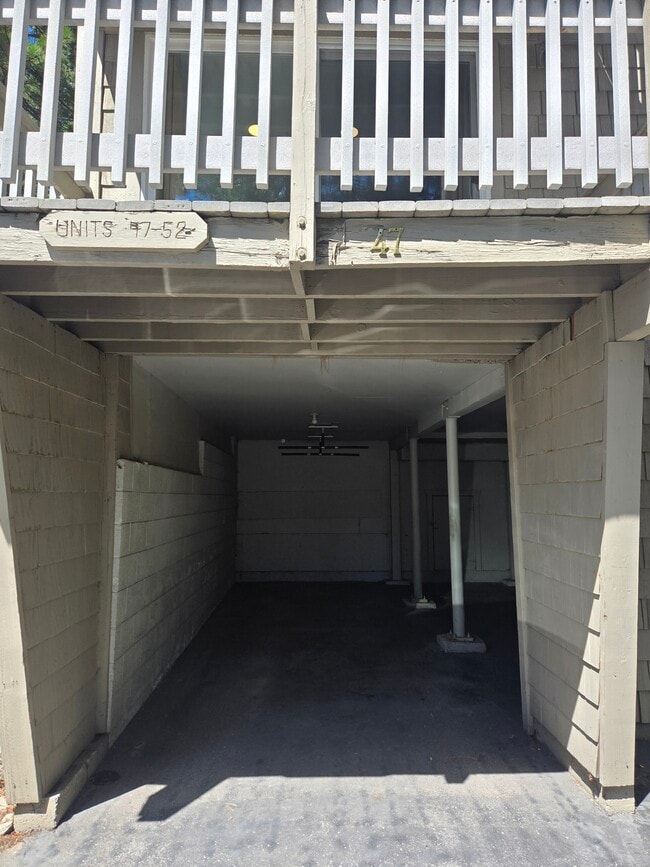 Building Photo - 810 Alder Ave
