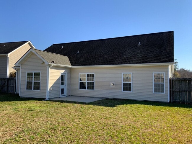 Building Photo - 223 Emerald Ridge Rd