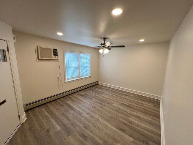 Building Photo - Newly Renovated 1 Bedroom with Washer & Dryer in Neffsville, Electric included!