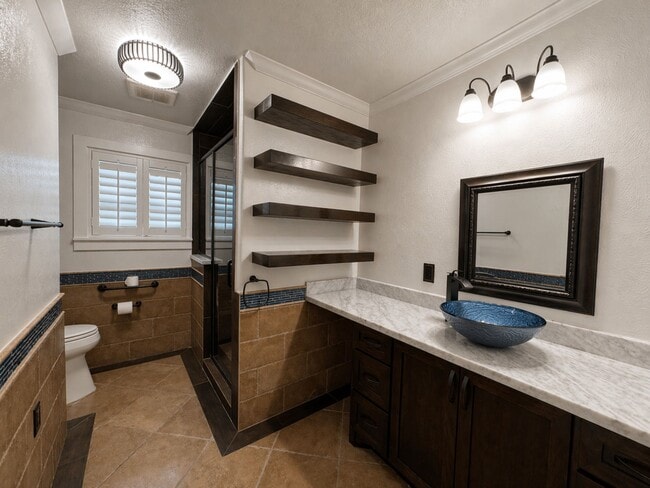 Building Photo - 6859 Roxbury Rd