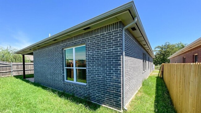 Building Photo - 605 Remington Ave