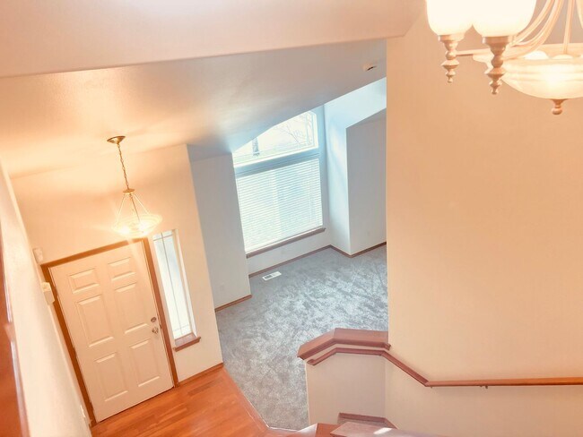 Building Photo - Enormous 4 Bed 2.5Bath + Bonus Room Great Lacey Neighborhood