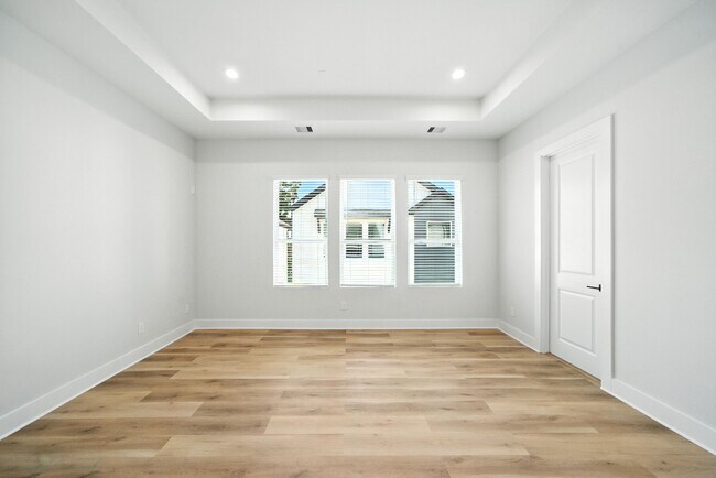 Building Photo - 2304 Hoskins Dr
