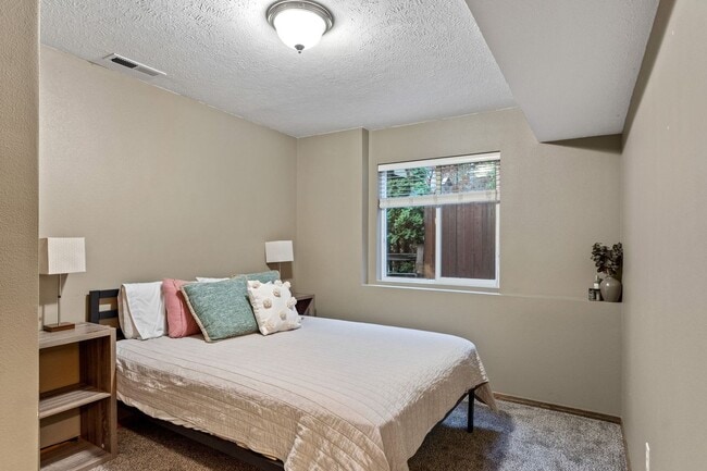 Building Photo - Beautifully done 3 bed 3 bath home in Greenacres/liberty lake area