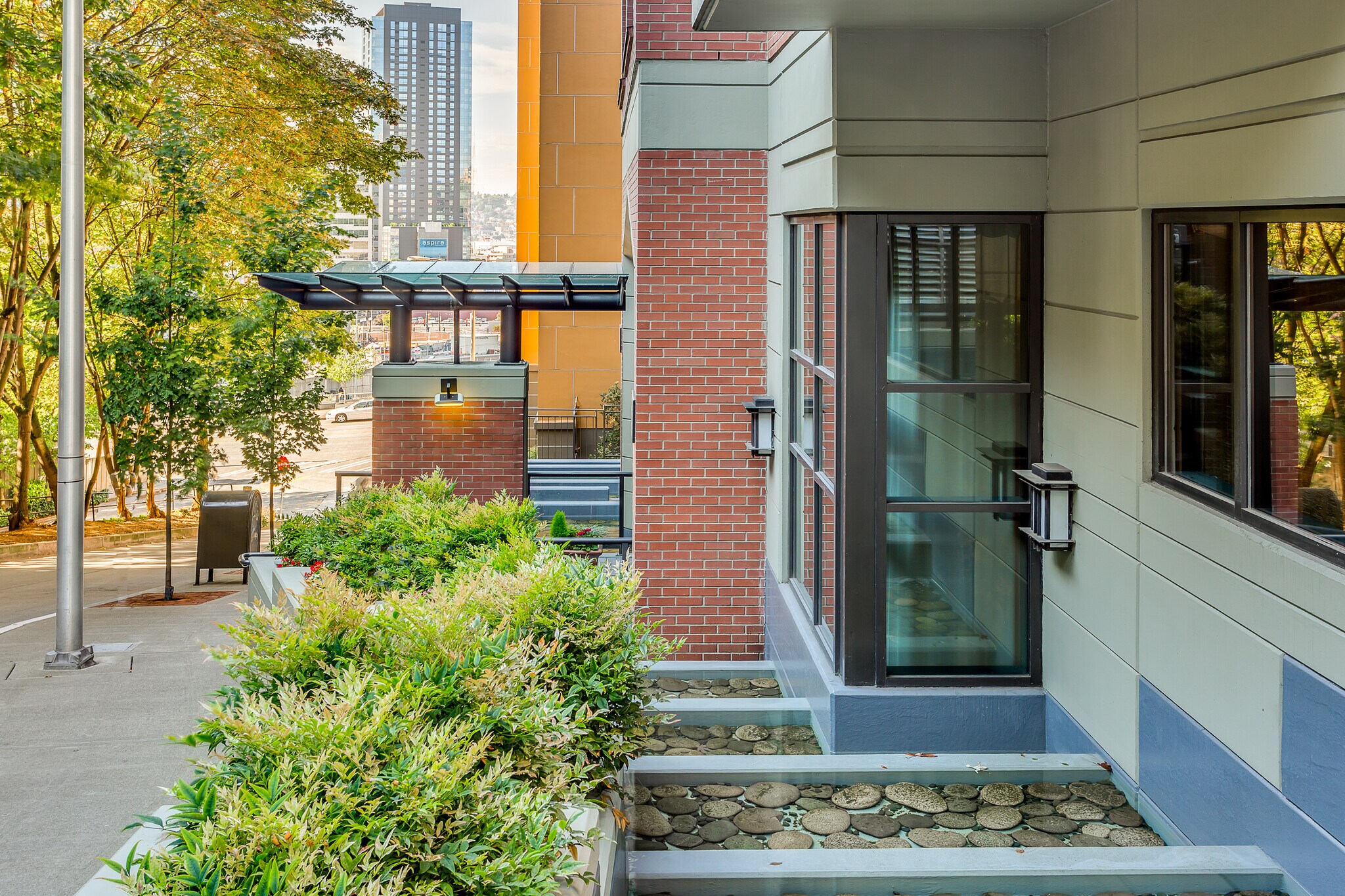 Building Photo - 1420 Terry Ave