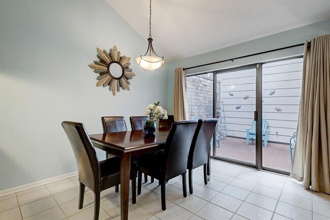 Dining area - 16 Warwick Ln