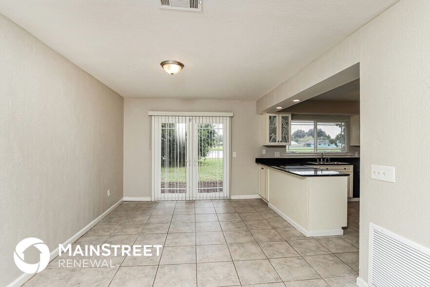 Building Photo - 1206 Cricket Dr NE