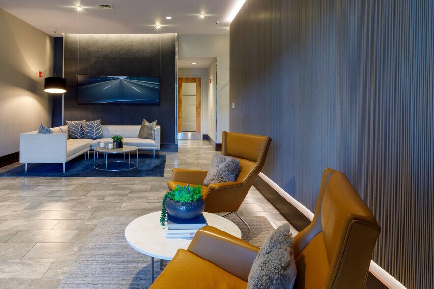 Building Photo - 28 Austin St