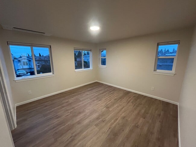 Building Photo - New build Beautiful 3bd, 2bath House in North Tacoma!