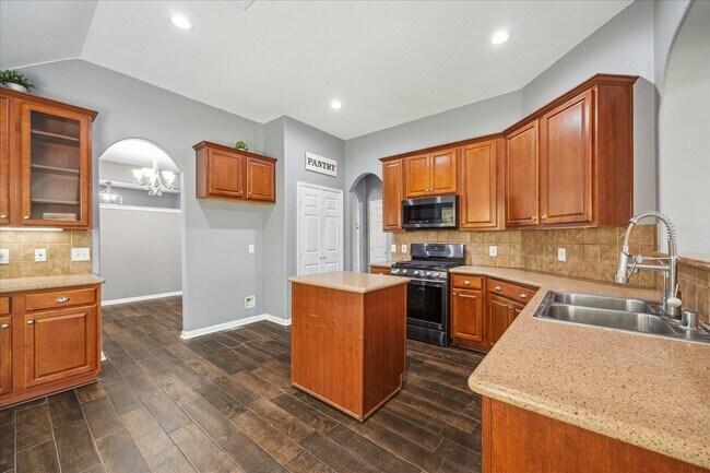 Building Photo - 20910 Sandy Briar Ct