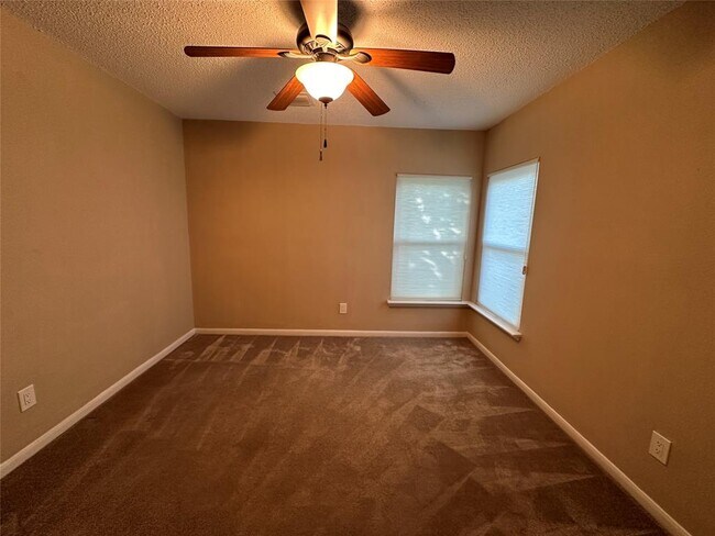 Building Photo - 9918 Cedaredge Dr