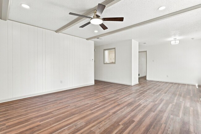 Building Photo - 3701 Englewood Ave