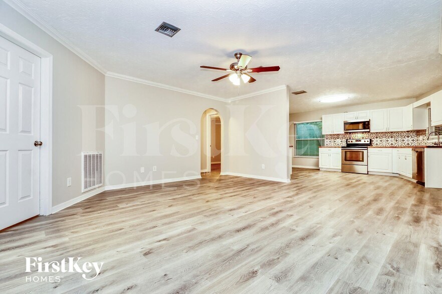 Building Photo - 7631 Tall Tree Ct