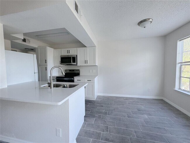 Building Photo - 1013 S Hiawassee Rd