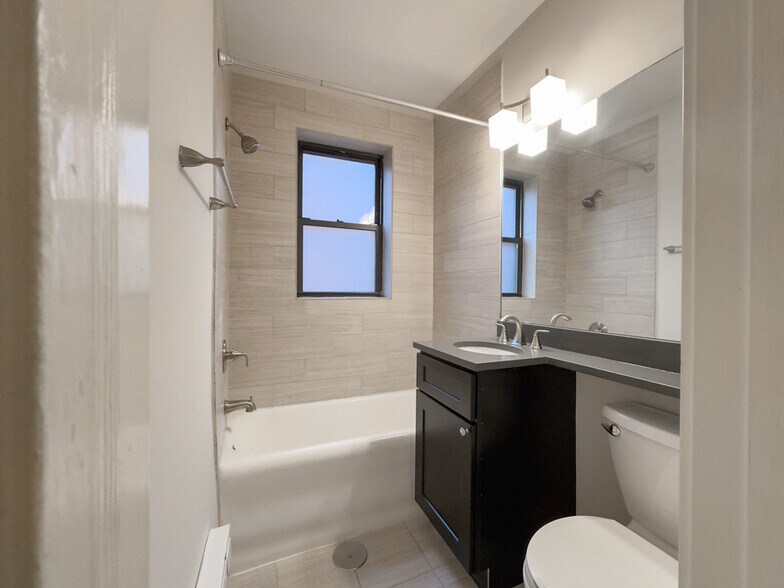 Building Photo - 2410 N Kedzie Blvd