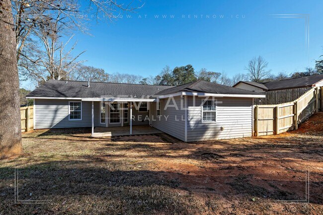 Building Photo - Beautifully Remodeled 4 Bed / 2 Bath Home near Airport Blvd