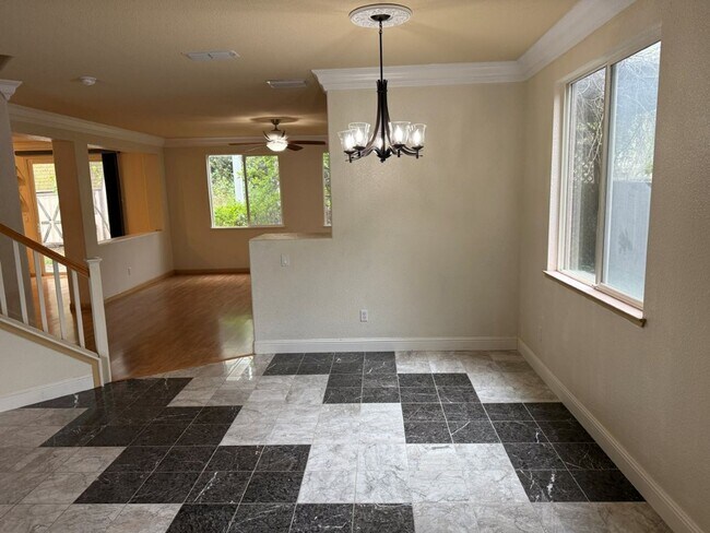 Building Photo - Modern 4 Bedroom w/ Loft Stonegate Area Vacaville *Star Rentals