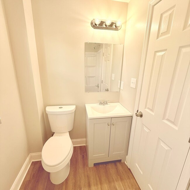 Building Photo - Oak Ridge - 3 bedroom 2 bath Duplex - call...