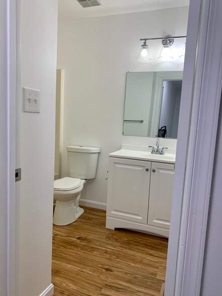 Full Bath - 1 Robindale Dr