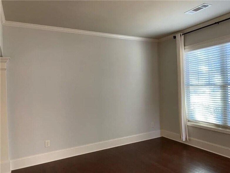 Building Photo - 1030 Delo Ln