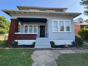 Building Photo - 5 Bed/2 Bath in California Neighborhood
