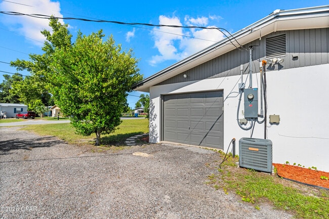 Building Photo - 2205 Game Farm Rd
