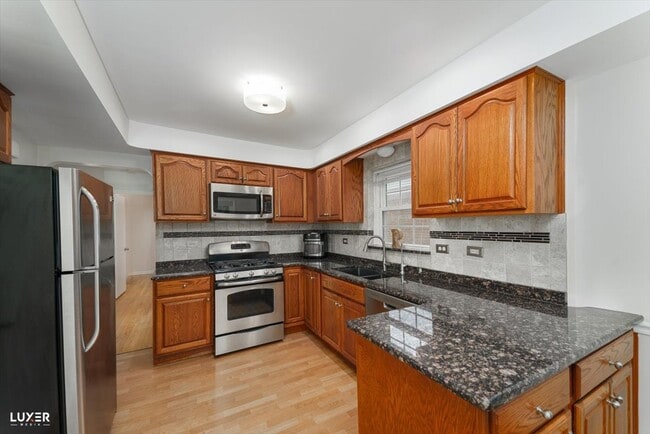 Building Photo - 8924 Oleander Ave