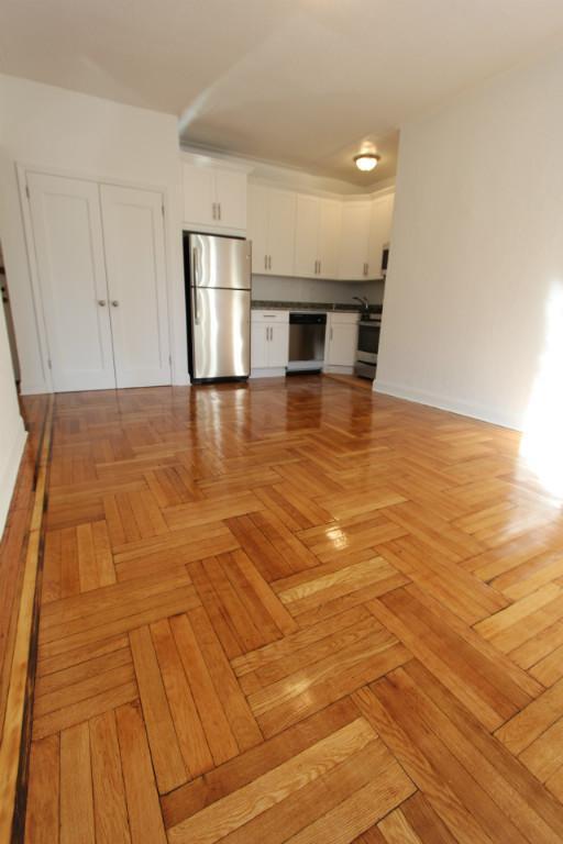 Building Photo - 1 bedroom in Sunnyside NY 11104