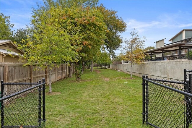 Building Photo - 4704 Sunset Trail