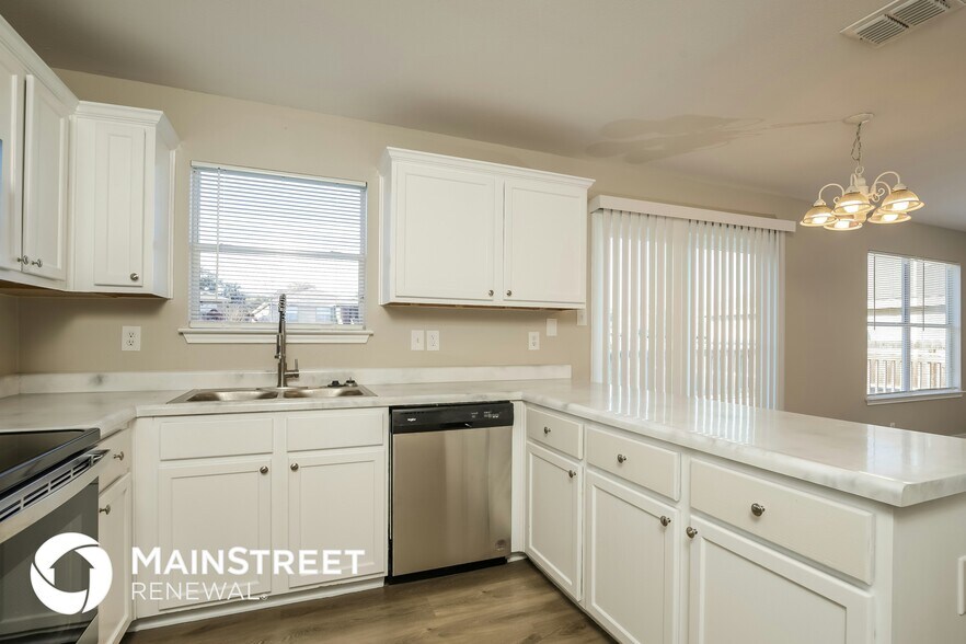 Building Photo - 3927 Nuttall Oak Dr