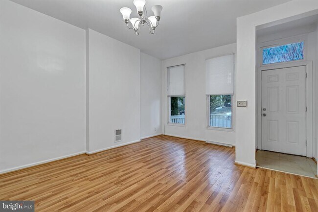 Building Photo - 3027 Walbrook Ave