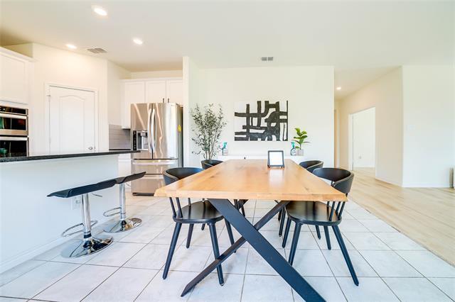 Building Photo - 405 Club House Dr