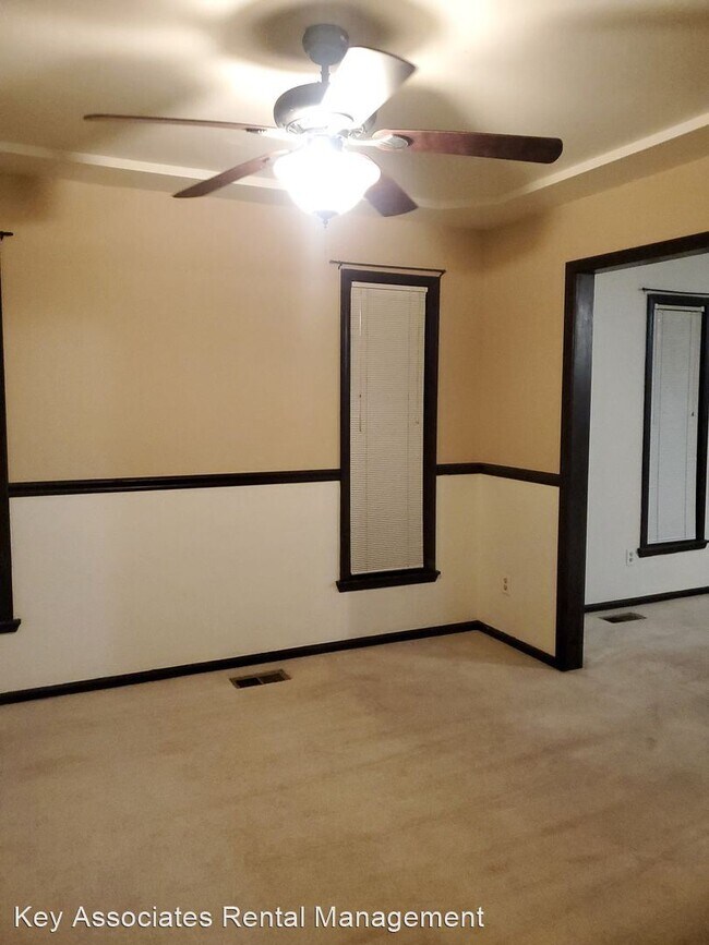 Building Photo - 3 br, 2.5 bath House - 2122 NW Kendall