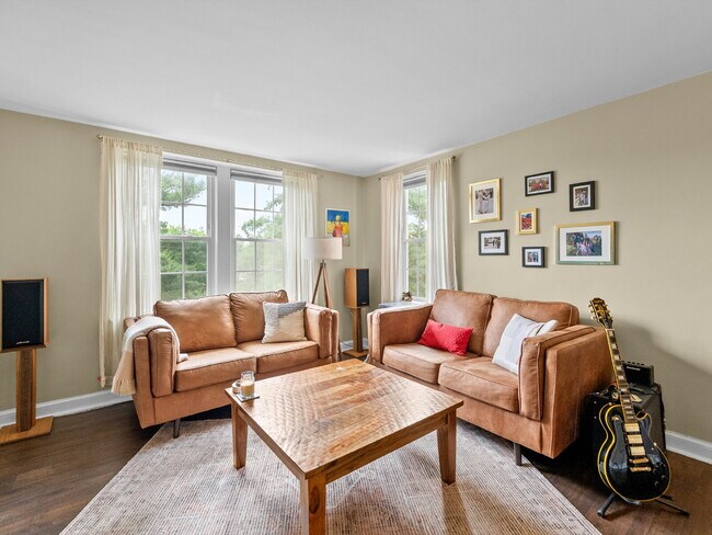 Building Photo - Enjoy Comfortable Arlington Living at Old Glebe Road!