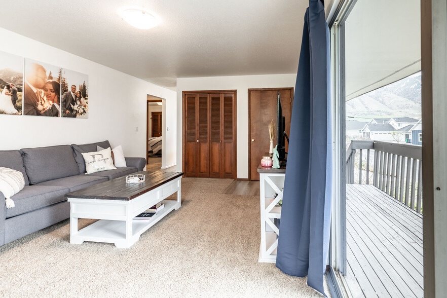 Top Deck - 815 Orchard Dr