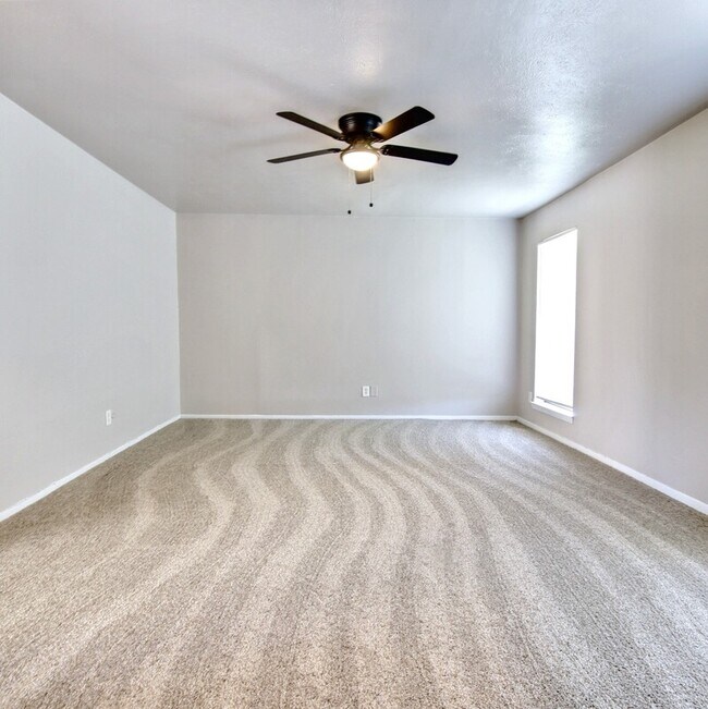 Building Photo - 1222 Oakbluff Dr