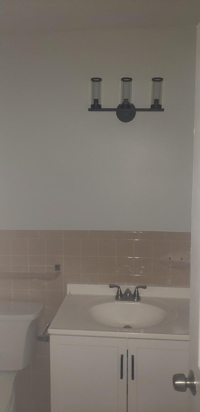 Building Photo - 4444 Golfers Dr W